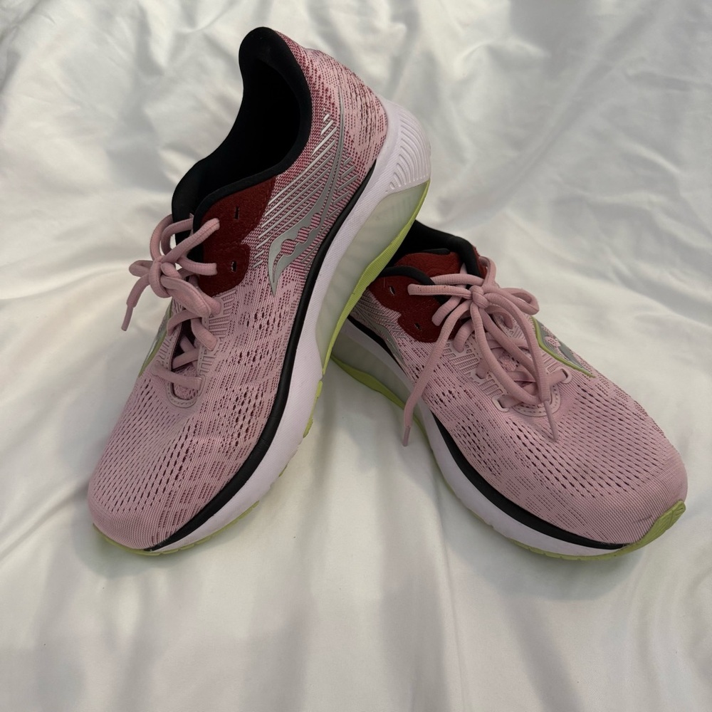 EUC Saucony Guide 14 Running Shoe in Pink/Razzle/Lime